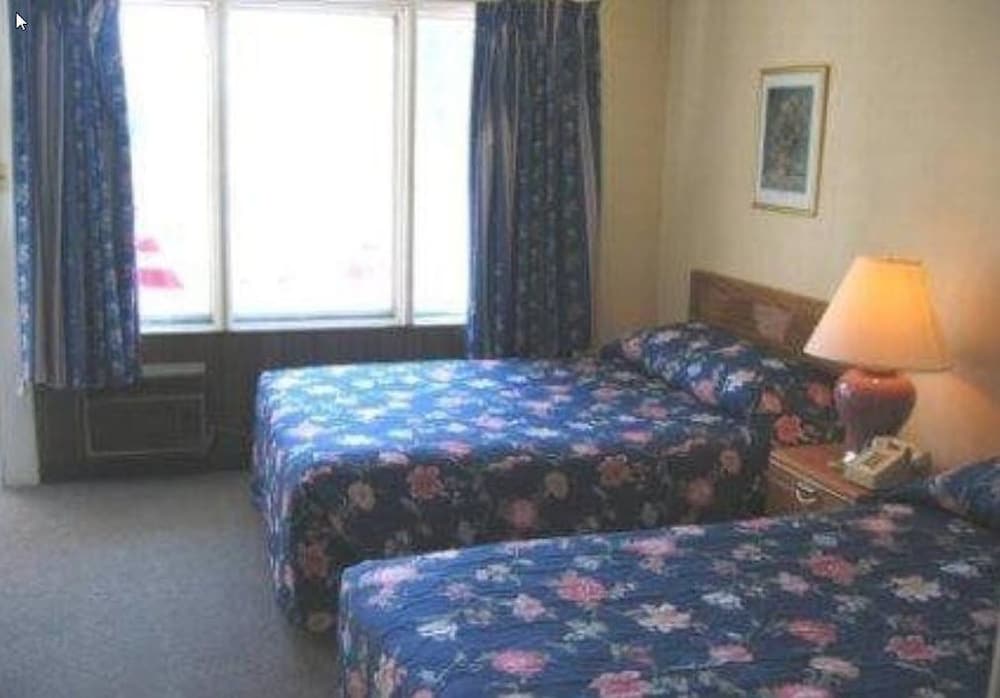 Family Room, 2 Double Beds, Non Smoking photo 1