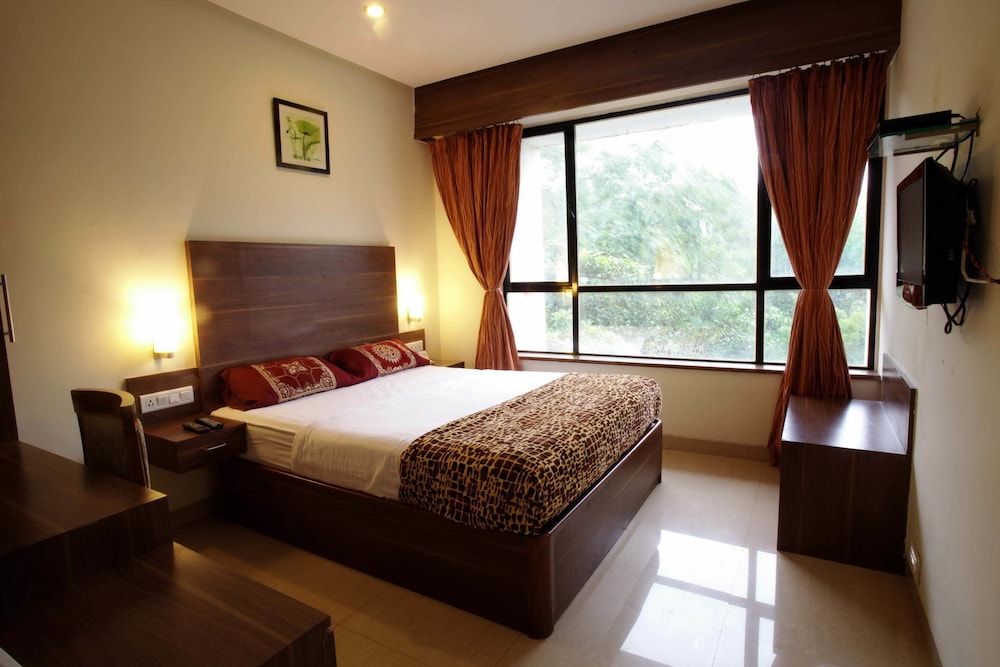 Deluxe Room - Photo 7