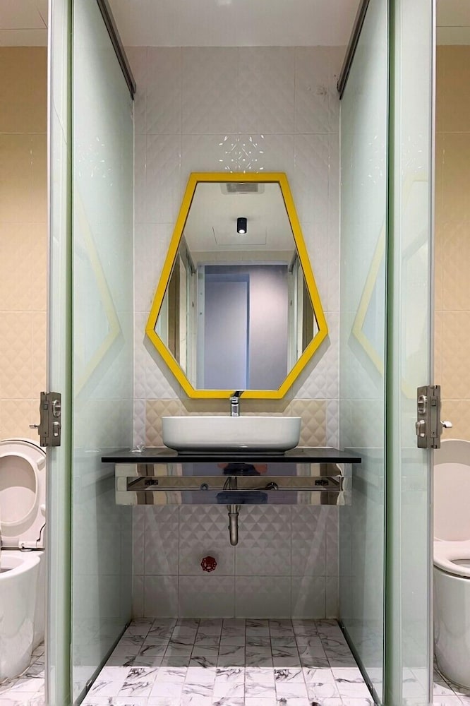 Mixed Dormitory with Shared Bathroom (Separate Men's and Women's / Floor) photo 2