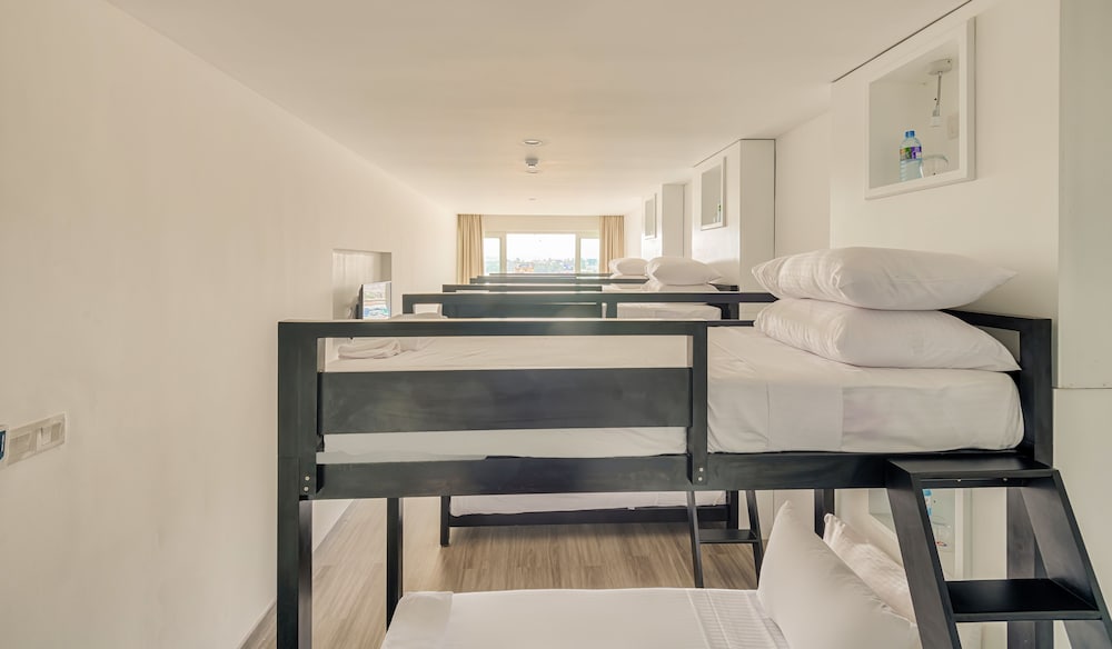 Bunk Bed in Mixed Dormitory Room