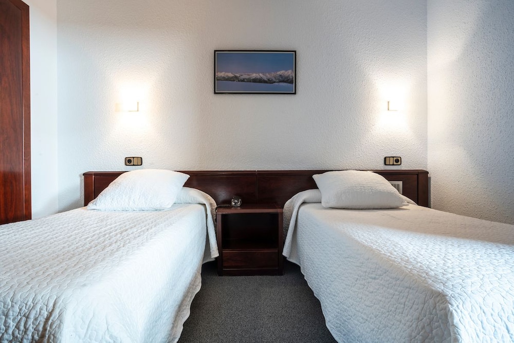 Twin Room, Balcony, City View