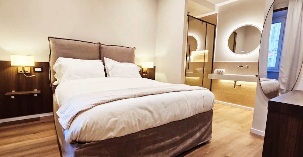 Luxury Double Room, City View