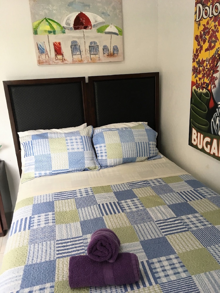 SS 2b - Standard Room, 1 queen bed, 2nd Floor photo 3