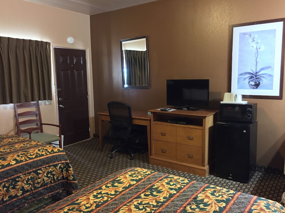 Deluxe Double Room, 2 Queen Beds photo 1