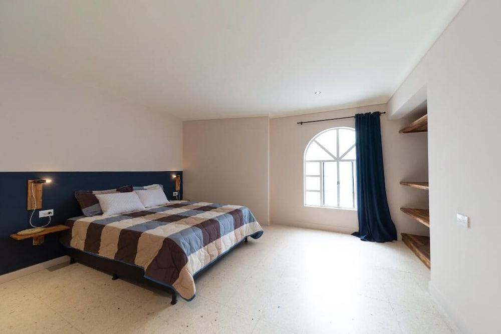 Superior Room, 1 Queen Bed, Ensuite photo 3