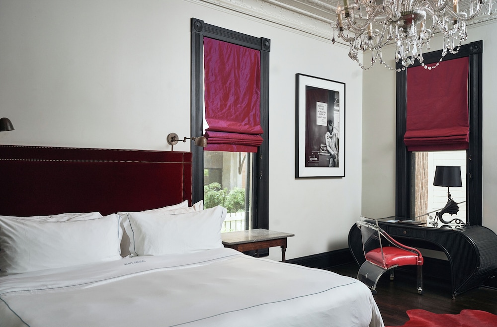 Suite (One)