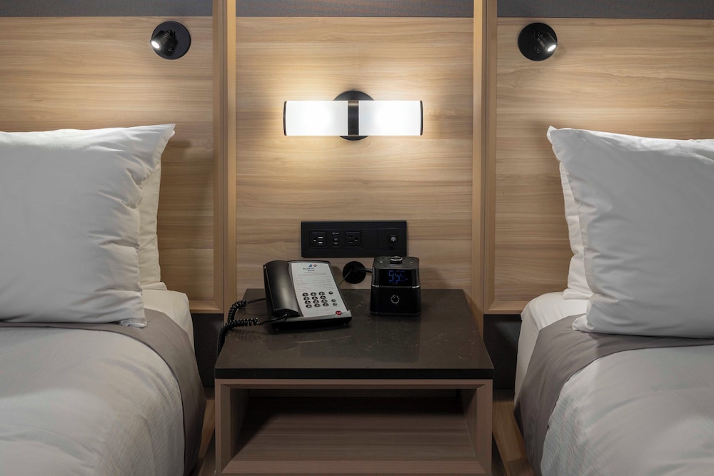 Two Queen Bed Kitchenette - Photo 8