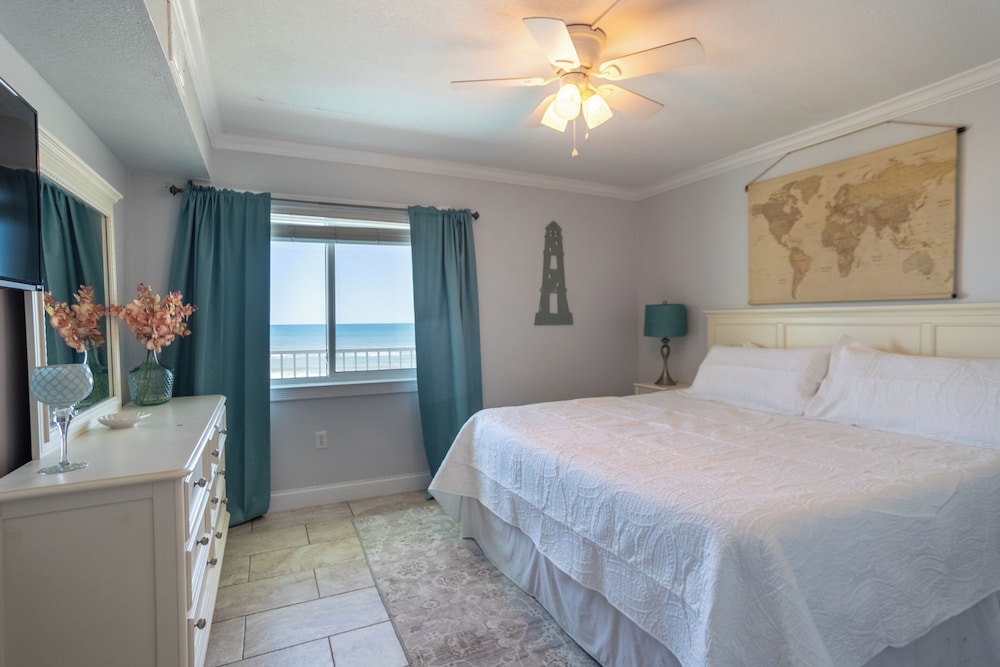 Comfort Condo, 2 Bedrooms, Non Smoking, Beach View photo 1