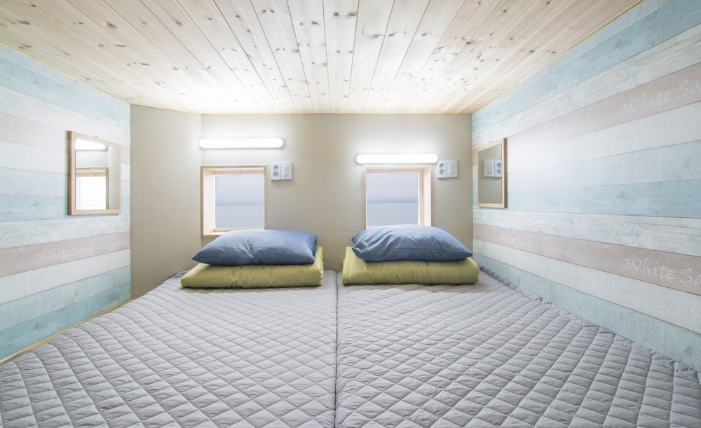 2 Beds Capsule, Women Only photo 3
