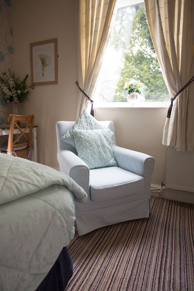 Superior Double King Sized Bed photo 3
