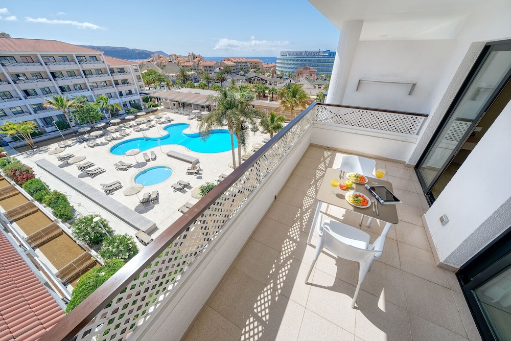 Family Room, 2 Bedrooms, Pool View (5 Adults + 1 Child)