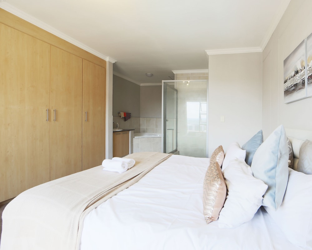 Luxury Suite, 2 Bedrooms (Penthouse 9) photo 3