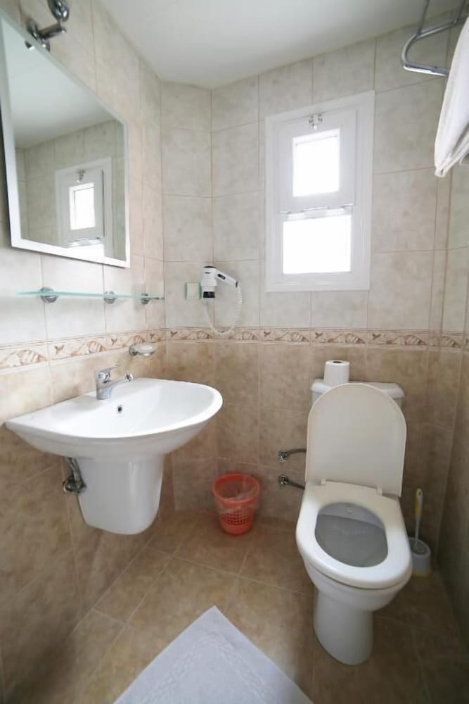 Standard Double Room - Photo 3