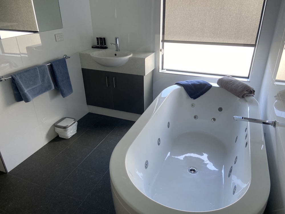 Superior Two-Bedroom Apartment - Photo 2