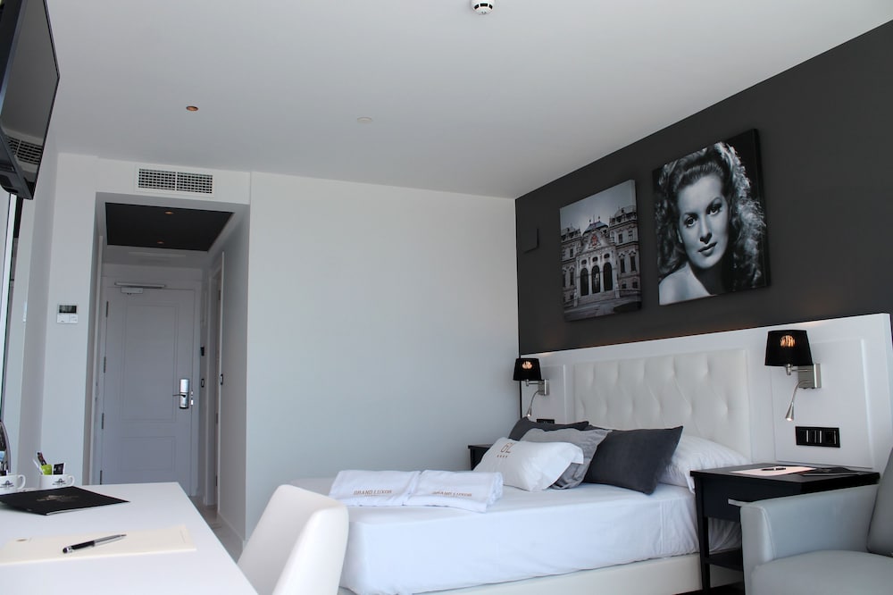 Double Room thumbnail 5