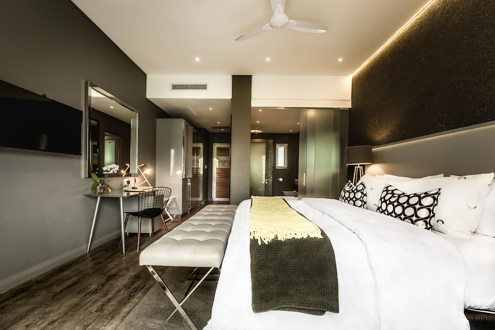 Luxury En-Suite King/Twin Mountain Views photo 2