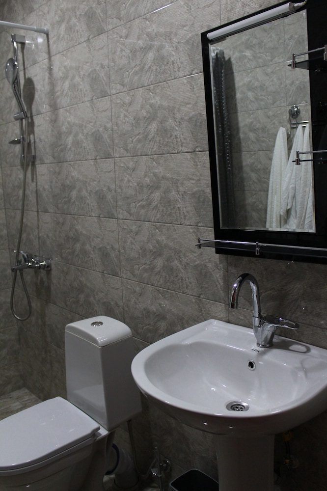 Basic Triple Room photo 2