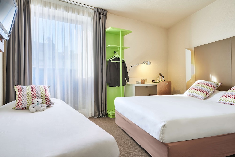 Standard Room, Multiple Beds - Photo 1