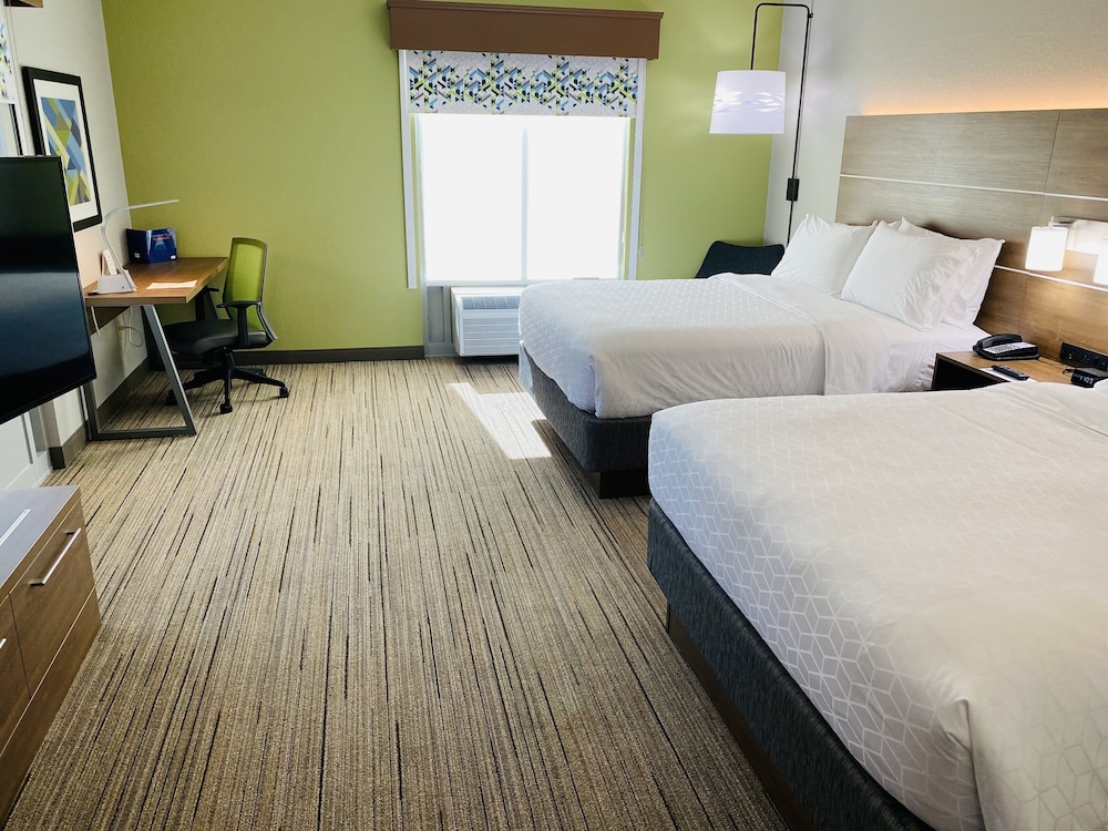 Standard Room, 2 Queen Beds - Photo 1