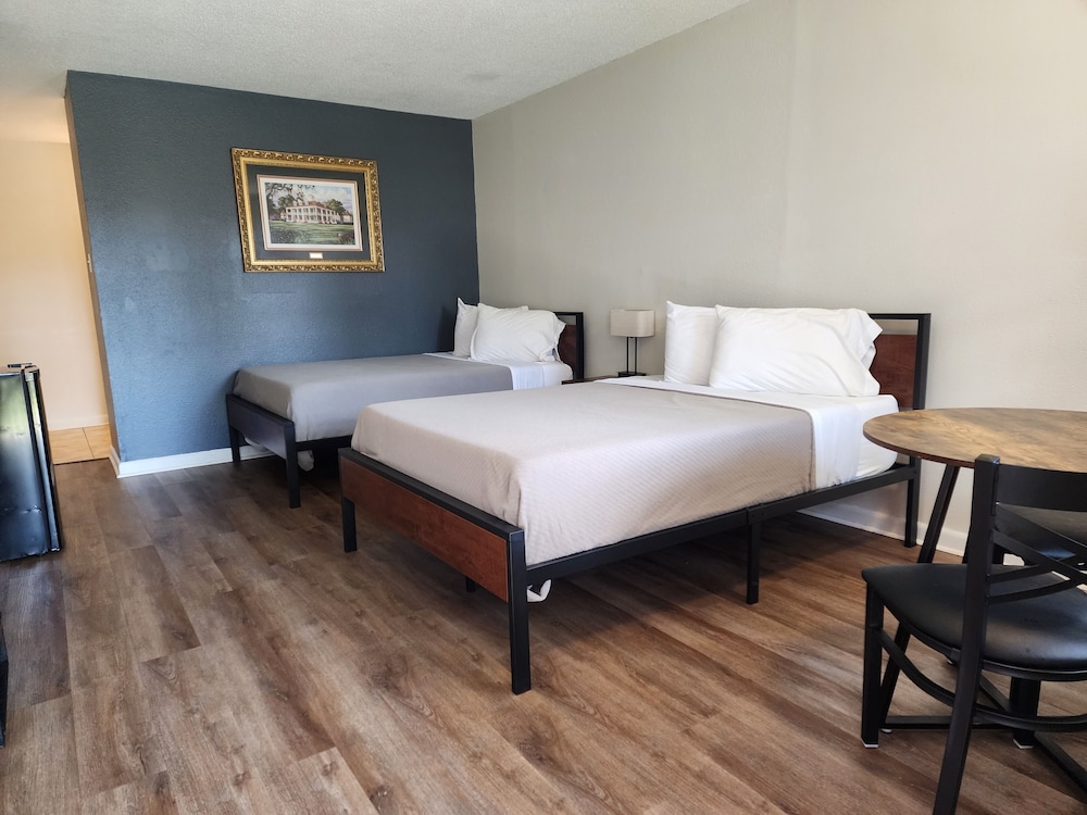 Room, 2 Queen Beds, Non Smoking photo 2
