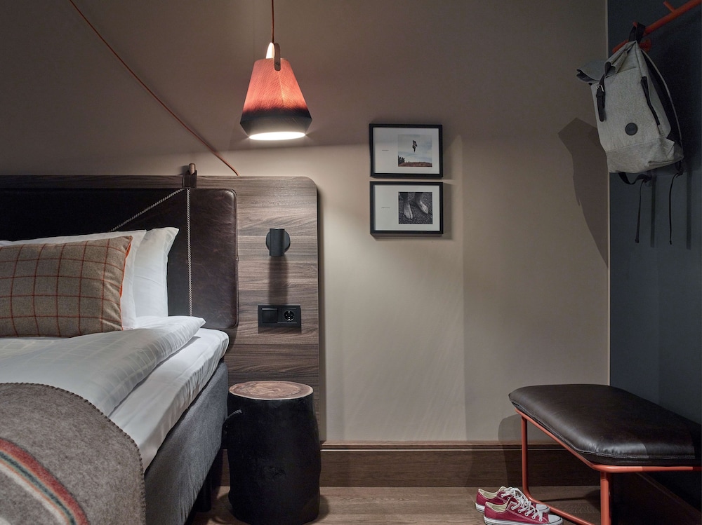 Double Room (Large)