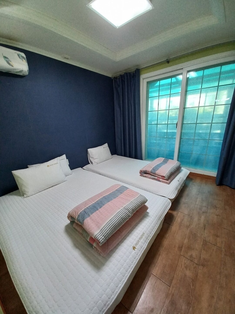 Room, 1 Bedroom photo 3