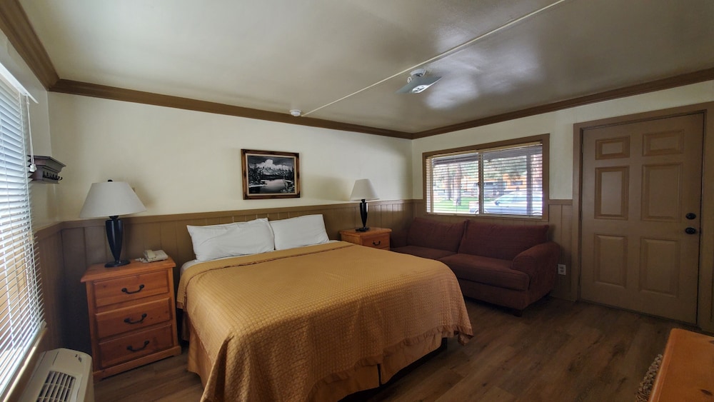 Suite, 1 King Bed, Kitchenette, River View photo 2