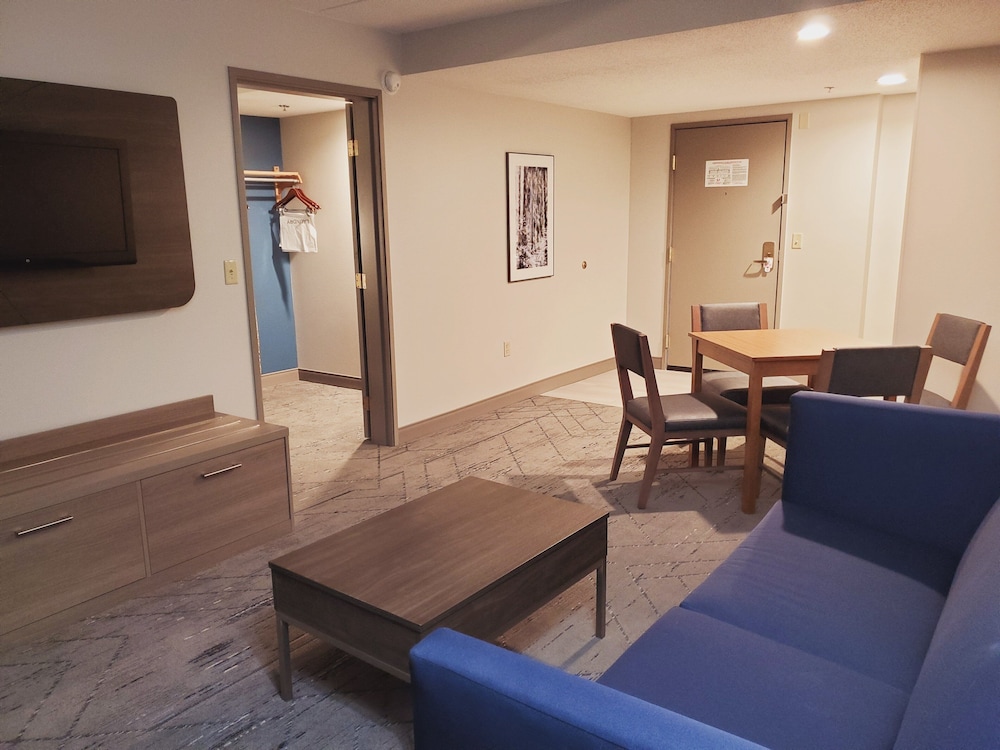 Suite, 2 Queen Beds (Extra Floor Space) - Photo 1