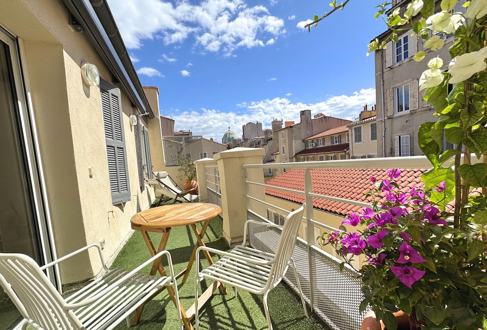 Signature Apartment photo 1