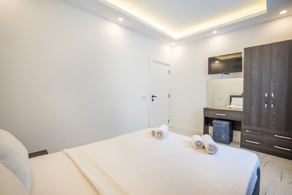 Luxury Apartment photo 2