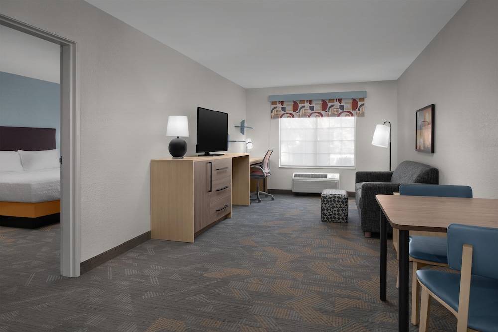 Suite, 1 King Bed, Accessible (Roll-In Shower) - Photo 10