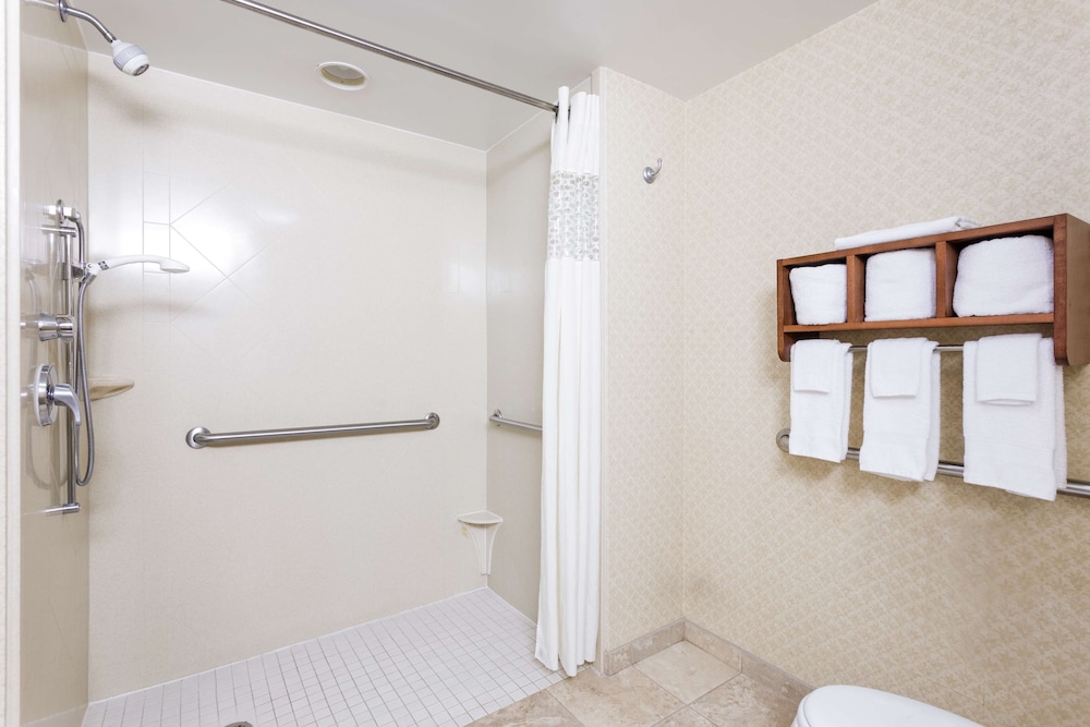 Room, 2 Queen Beds, Accessible, Non Smoking - Photo 3