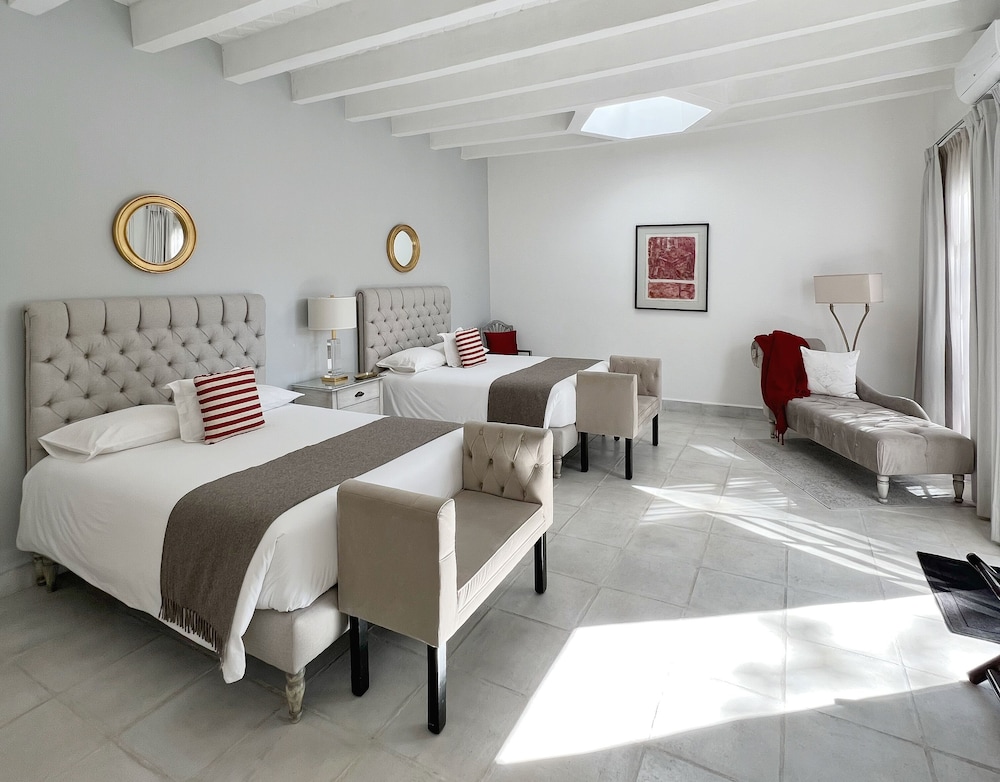 Luxury Suite, 2 Queen Beds, Courtyard View - Photo 2