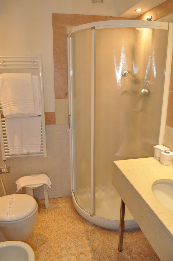 Double Room - Photo 11