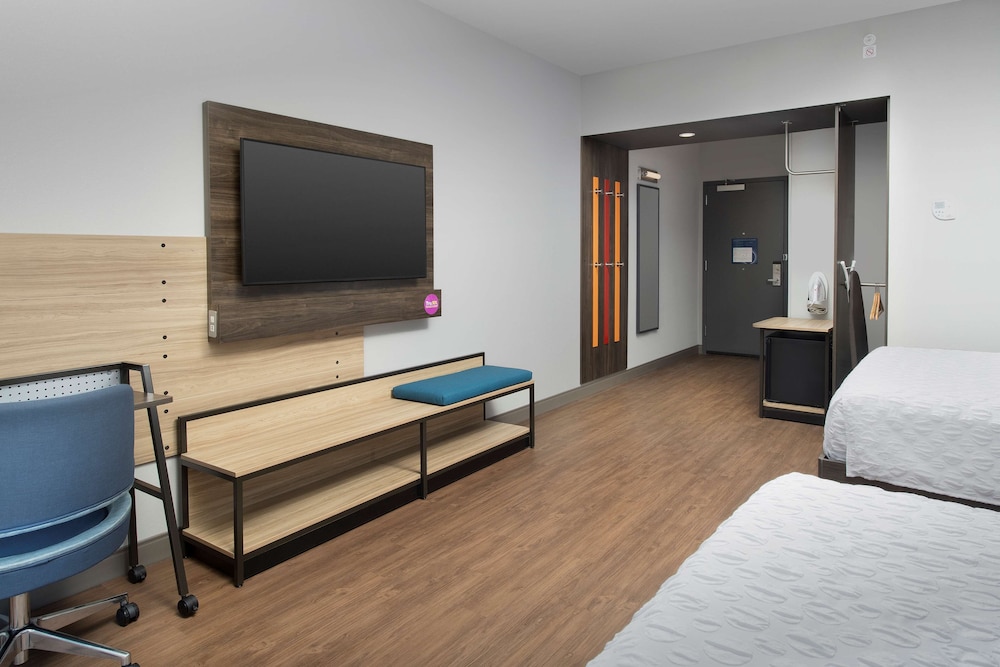 Standard Room, 2 Queen Beds, Accessible, Bathtub