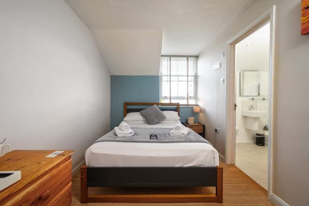Twin Room, Ensuite photo 1