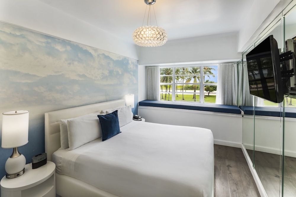Ocean Front Room 1 King Bed - Photo 1