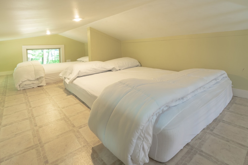 One Bedroom Cottage with Loft (Linens not provided) photo 1