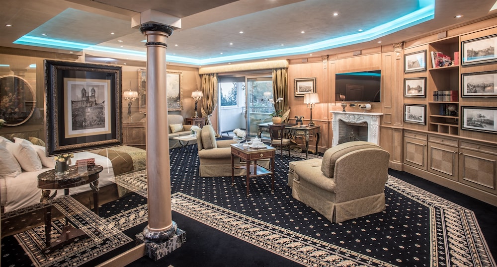 Suite, 1 King Bed, Rome View (Vista Suite, Spa/Club Lounge