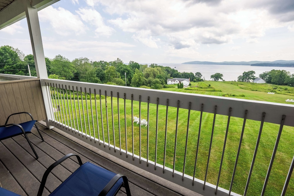 Deluxe Room, 2 Queen Beds, Fireplace, Bay View - Photo 6