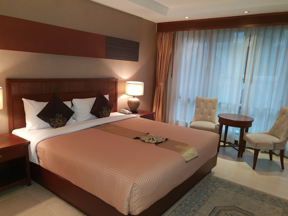 Deluxe Room with Bathtub photo 1