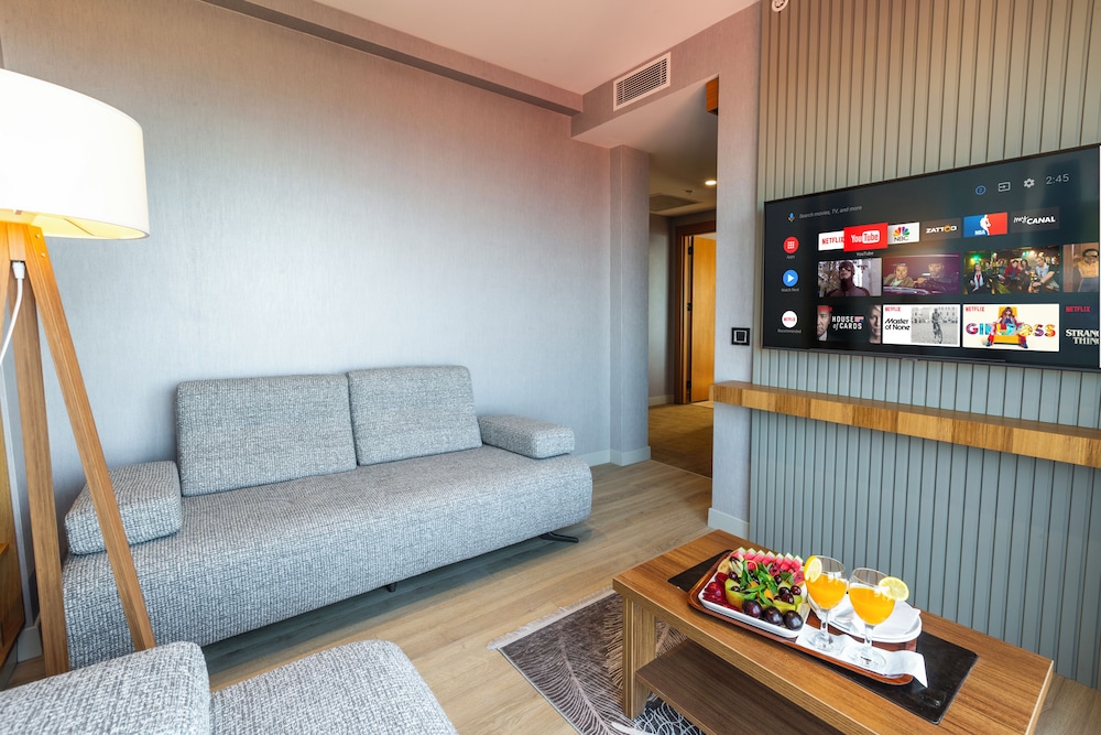 Deluxe Suite - Photo 3