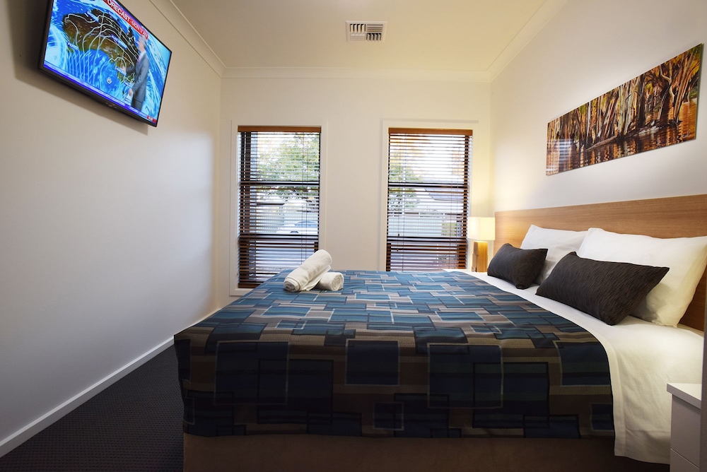 3 Bedroom Villa - Renmark River Villas (No.48A no pool) photo 2