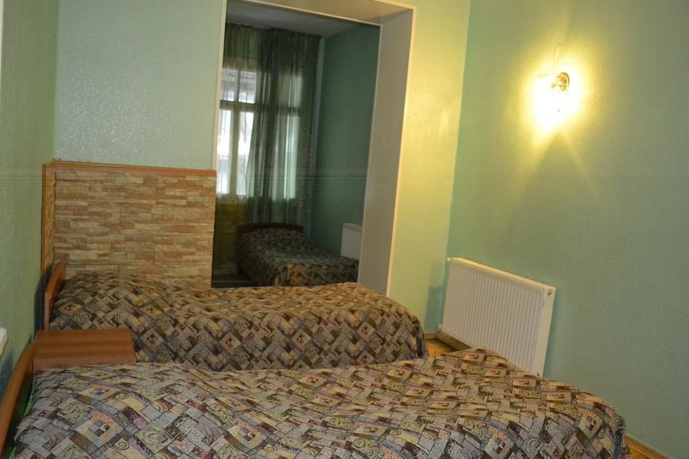 Family Room (6 Adults) photo 1