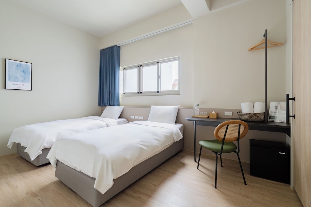 Basic Twin Room, City View