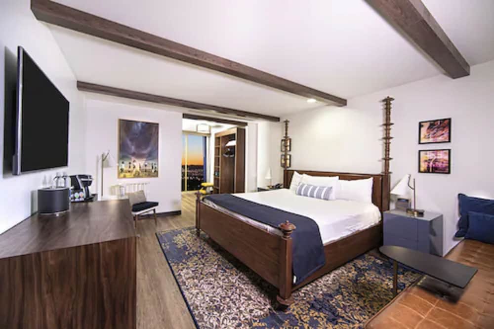Premium Room, 1 King Bed, Non Smoking, Tower (North View) - Photo 1