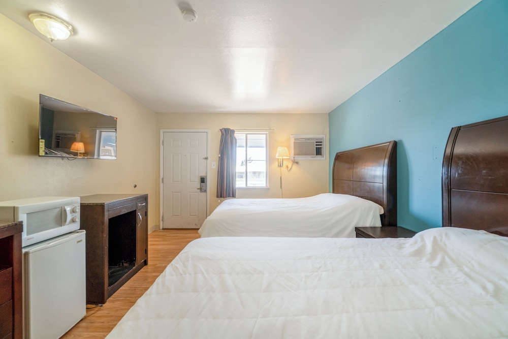 2 Double Beds Smoking photo 2