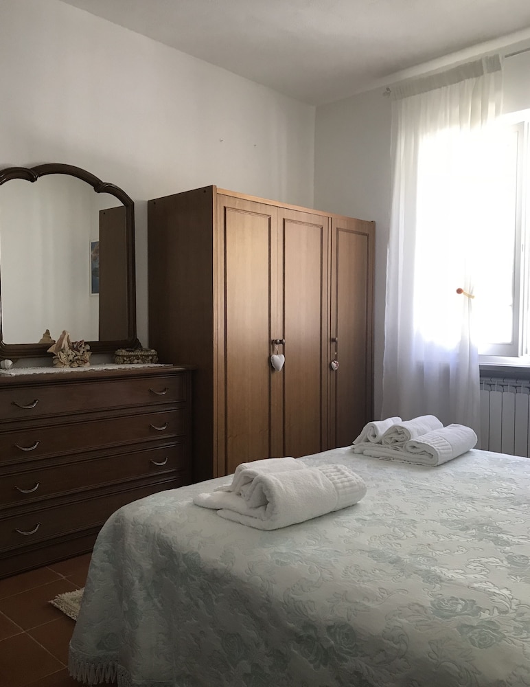 Standard Triple Room, Shared Bathroom photo 2