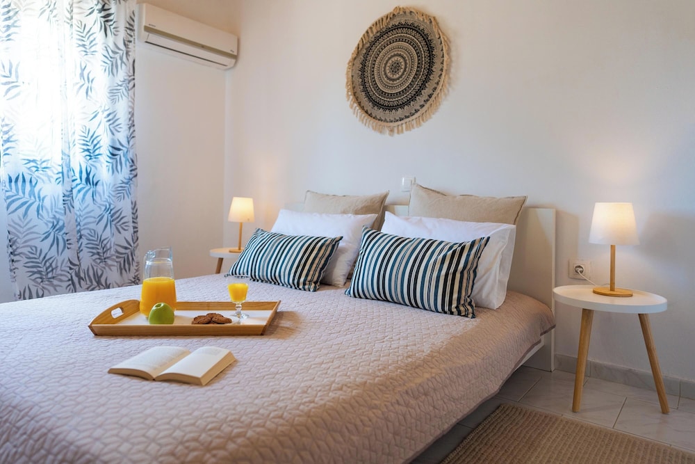 Family House, 2 Bedrooms, Pool View
