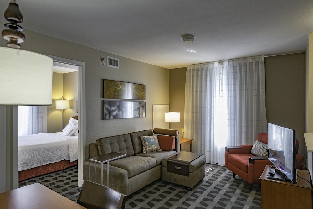 Suite, 2 Bedrooms - Photo 2